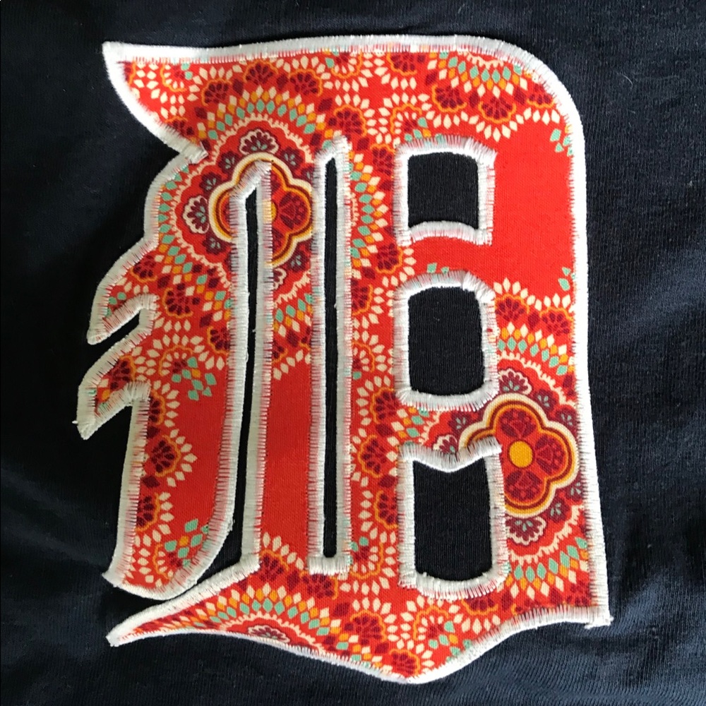 Detroit Olde English D/ Tigers Size S T-Shirt